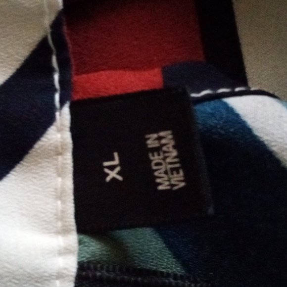 7th Avenue Design Studio New York & Company - Picture 4 of 7